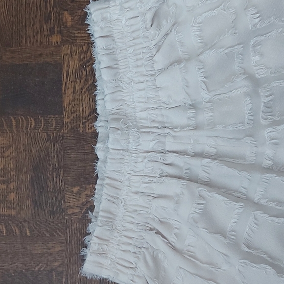 H&M textured white hi waist shorts - Picture 2 of 5